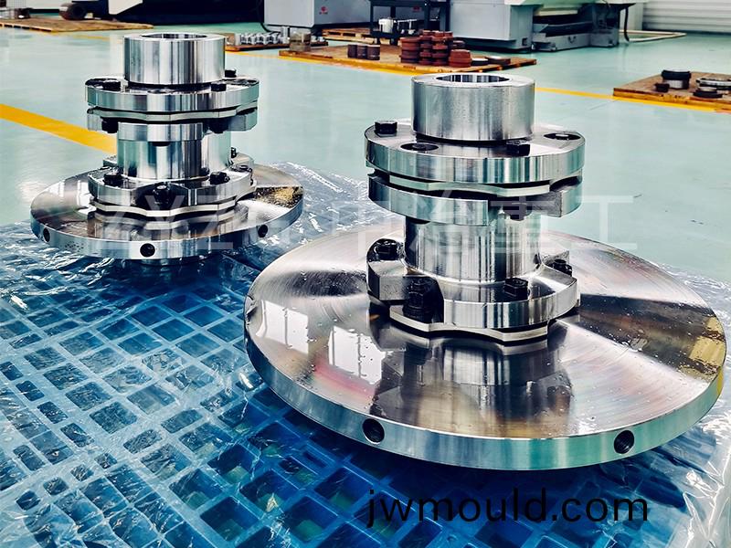 膜片(pian)聯(lián)軸器運轉(zhuǎn)時不能存在安裝誤差